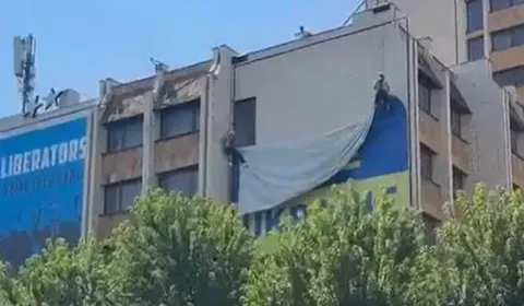 У Приштині зняли українські прапори через візит Зеленського до Сербії