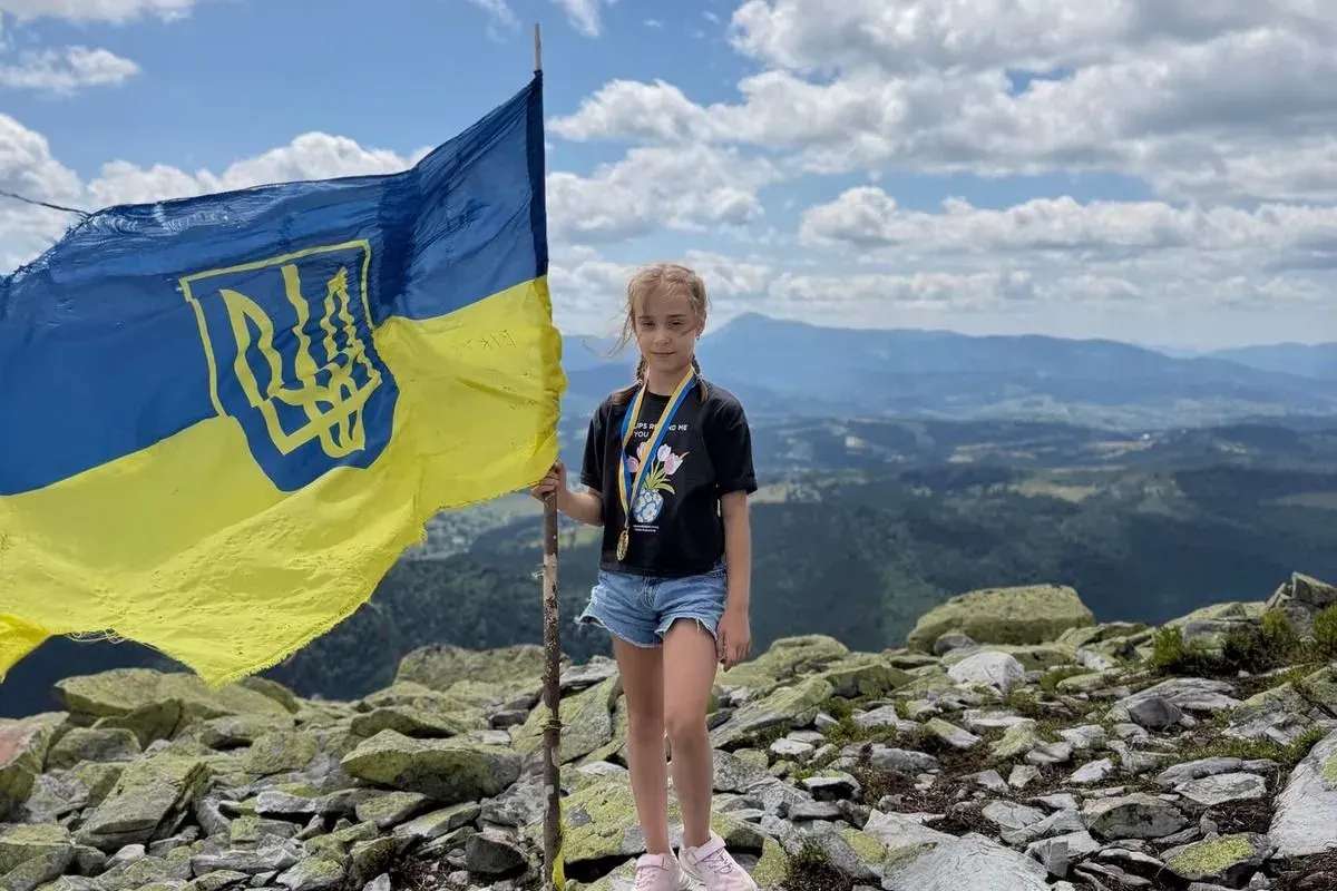 9-річна Евеліна Саркісян підкорила всі шість найвищих вершин України