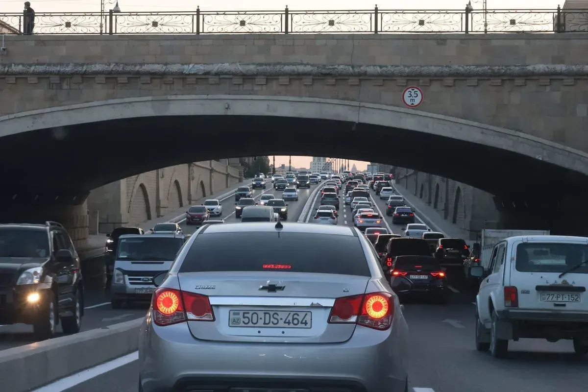 У Києві щодня о 9:00 зупинятимуть транспорт: що відомо