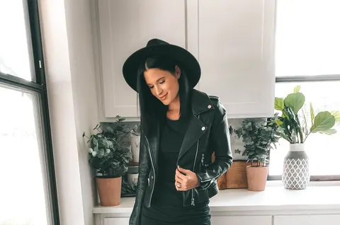 Чорний total look: 3 правила від стиліста Dior, які зроблять образ цікавим