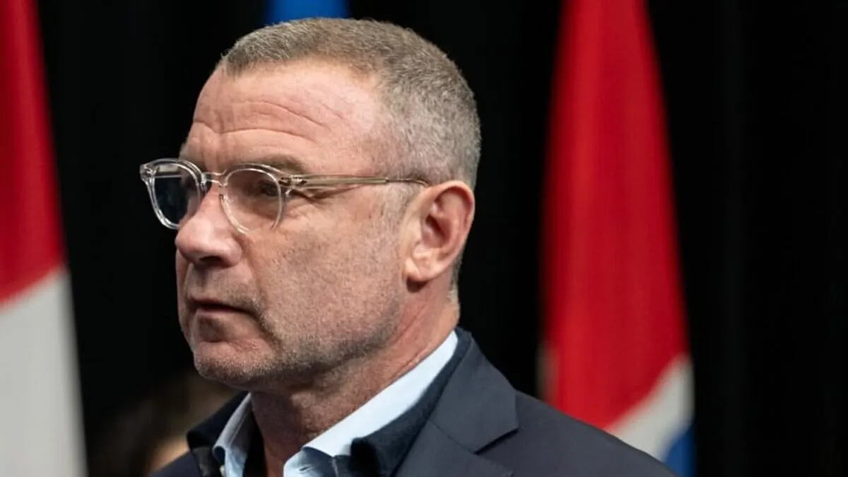 Лієв Шрайбер у Києві: актор відвідав місце російського удару