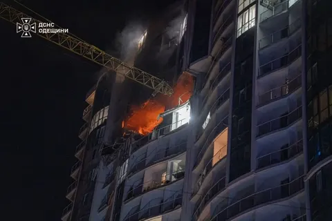 Обстріл Одеси вночі 17 вересня: пошкоджено 19-поверхівку, серед постраждалих діт