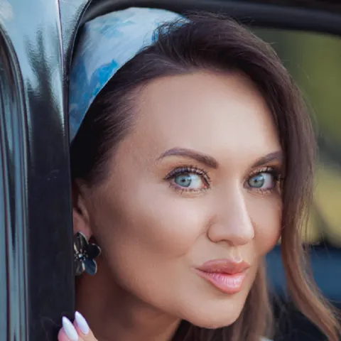 Анна Саліванчук влаштувала вогняну фотосесію у мереживі